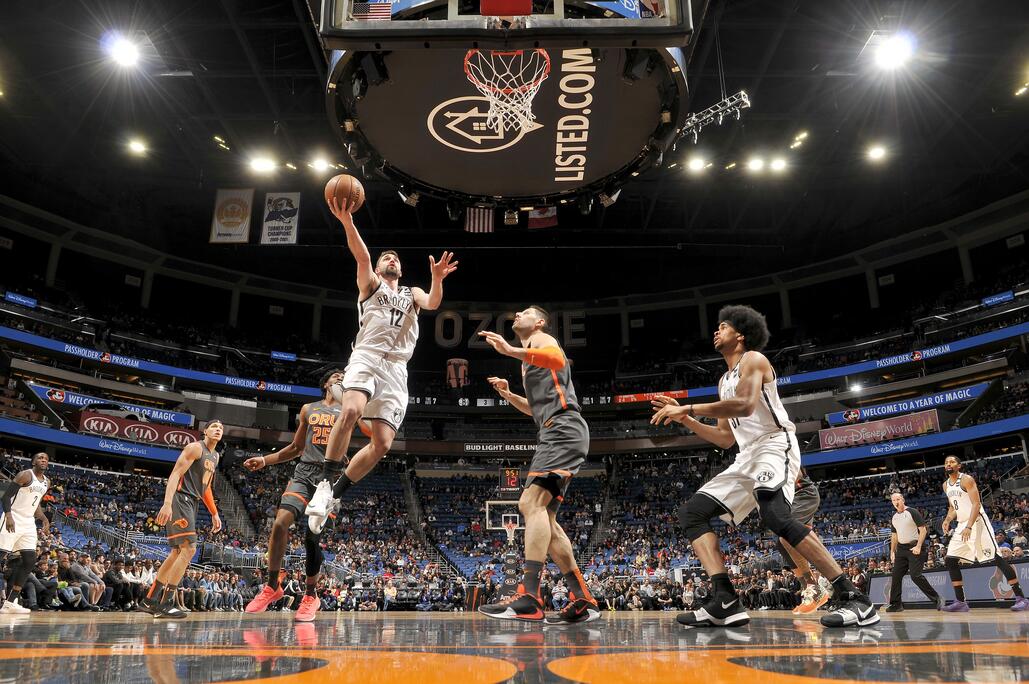 LOOK: No more floating hats! Spurs' Lonnie Walker IV cuts off